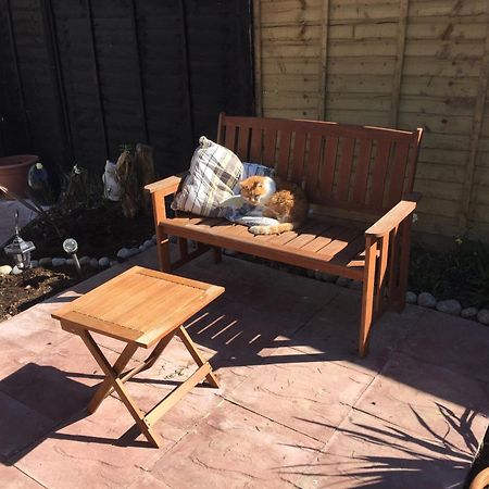 Basingstoke En Suite Room In Garden Annex المظهر الخارجي الصورة