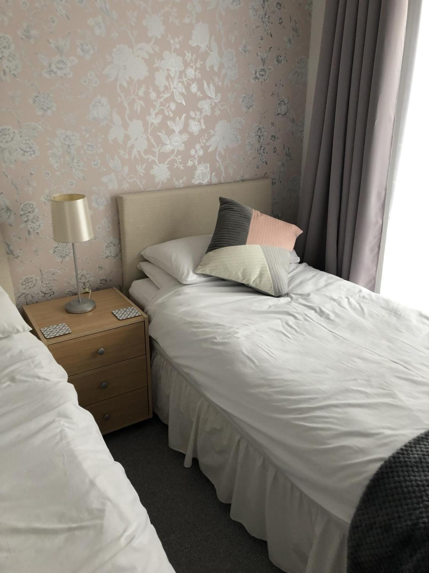 Basingstoke En Suite Room In Garden Annex المظهر الخارجي الصورة