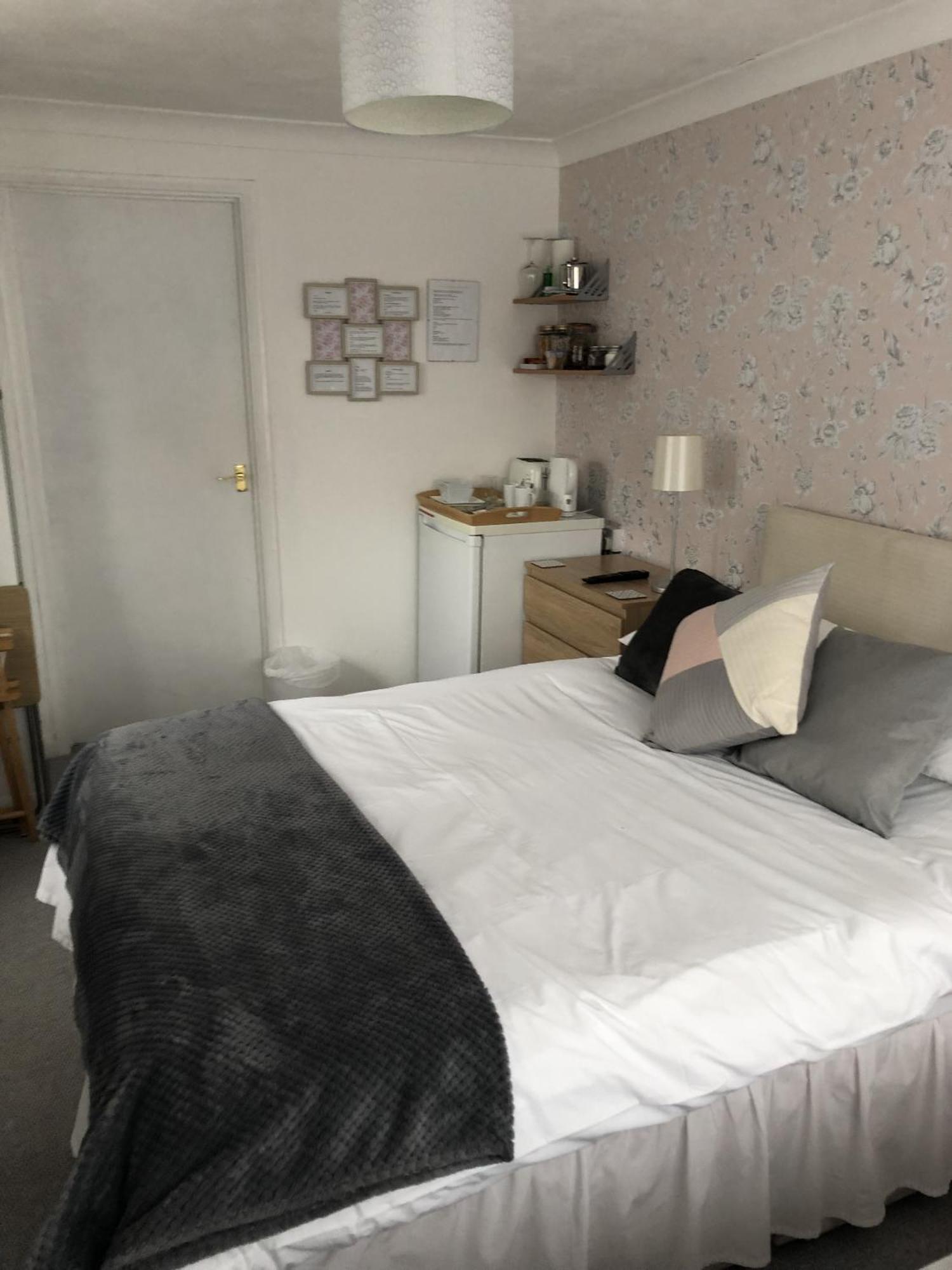 Basingstoke En Suite Room In Garden Annex المظهر الخارجي الصورة