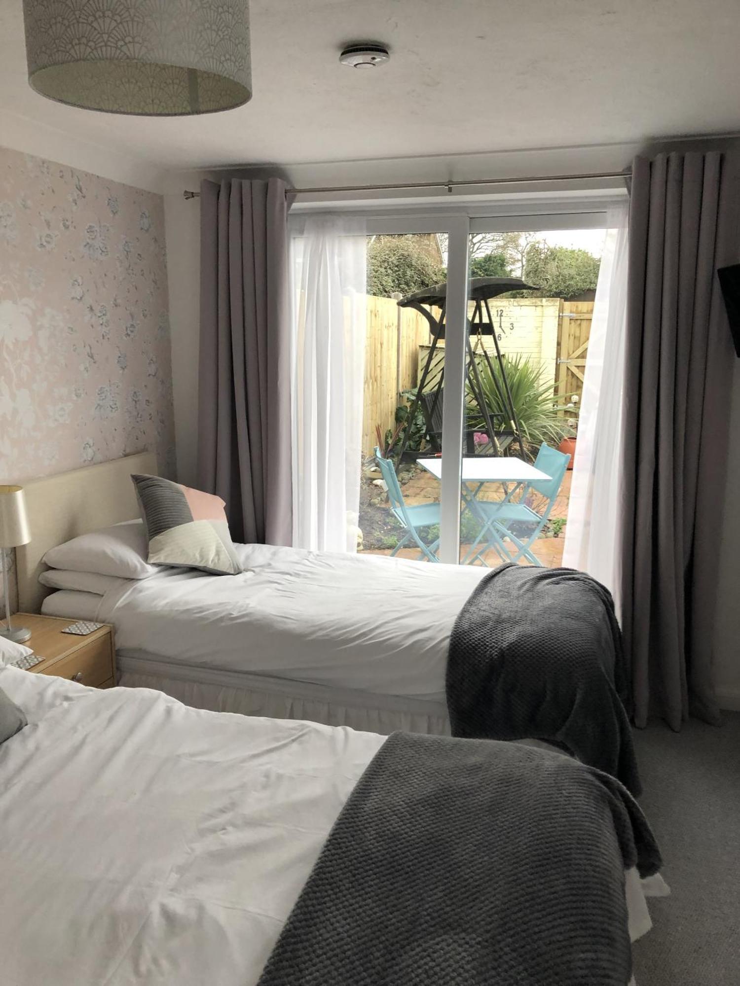 Basingstoke En Suite Room In Garden Annex المظهر الخارجي الصورة